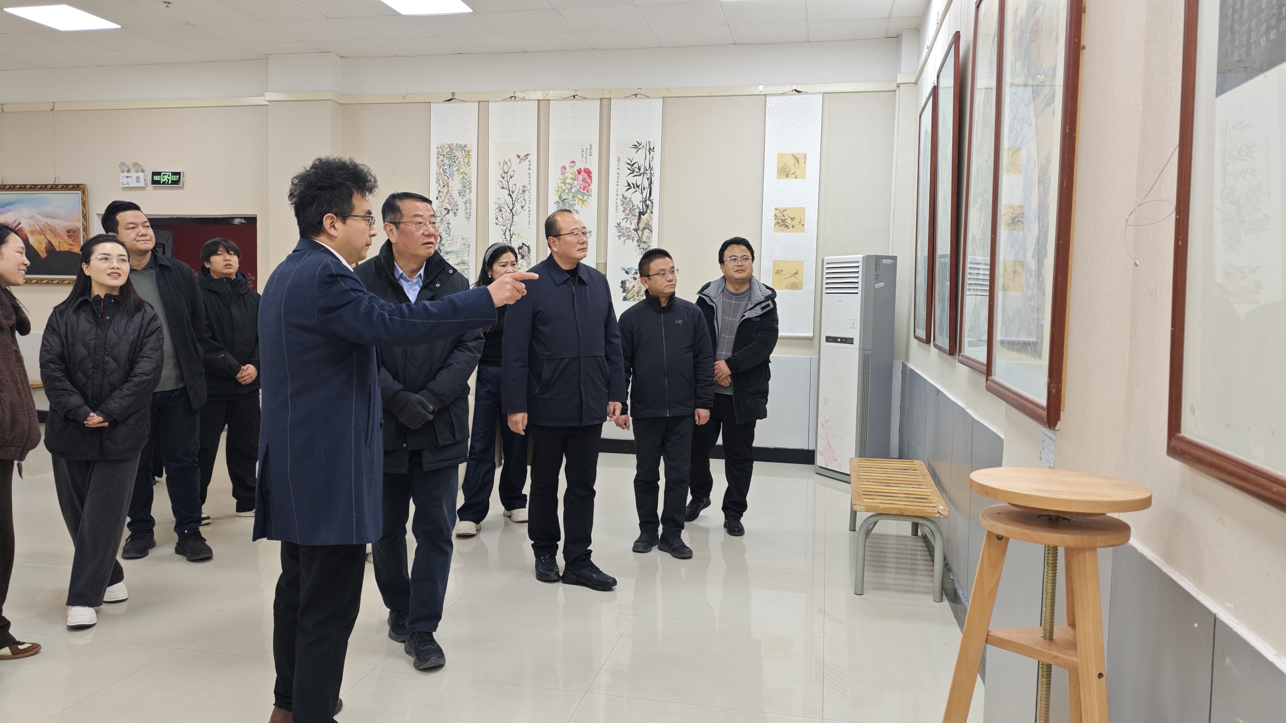 艺术学院举办2025迎新年暨美术教学成果汇报展-商洛学院艺术学院